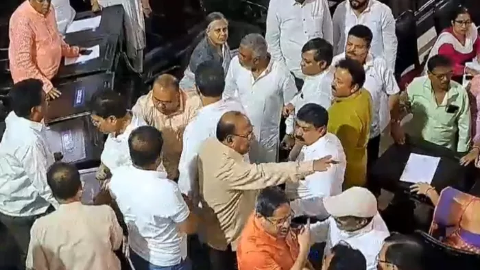 तृणमूल कांग्रेस और भाजपा के दो पार्षदों आपस में भिड़े