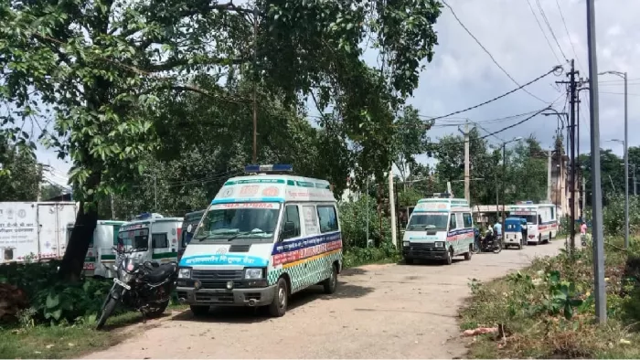 बीच रास्ते में एंबुलेंस खराब होने से गई गर्भवती की जान