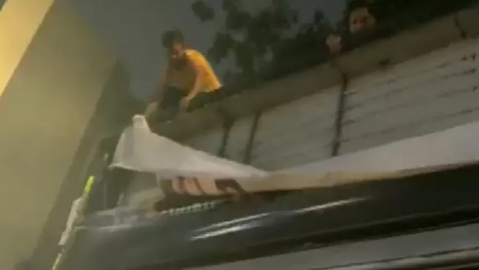 मुंबई में होने वाले गायक शुभ के कार्यक्रम के पोस्टर हटाए गए