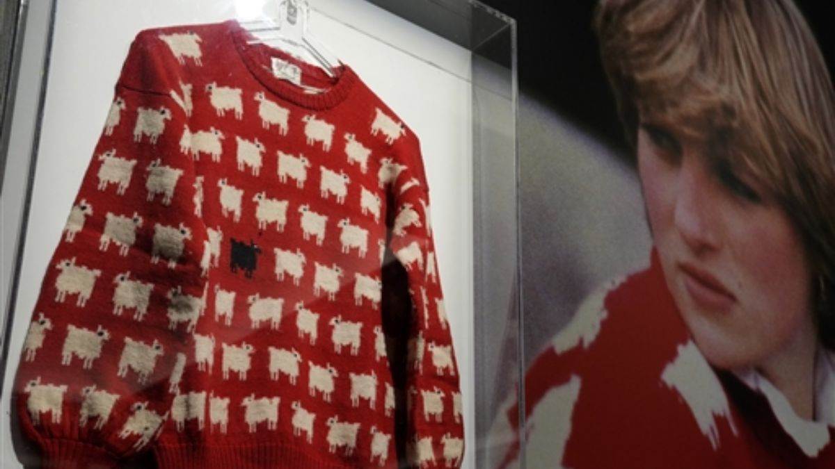 https://www.jagranimages.com/images/newimg/16092023/16_09_2023-uk_princess_diana_sweater_23531497.jpg