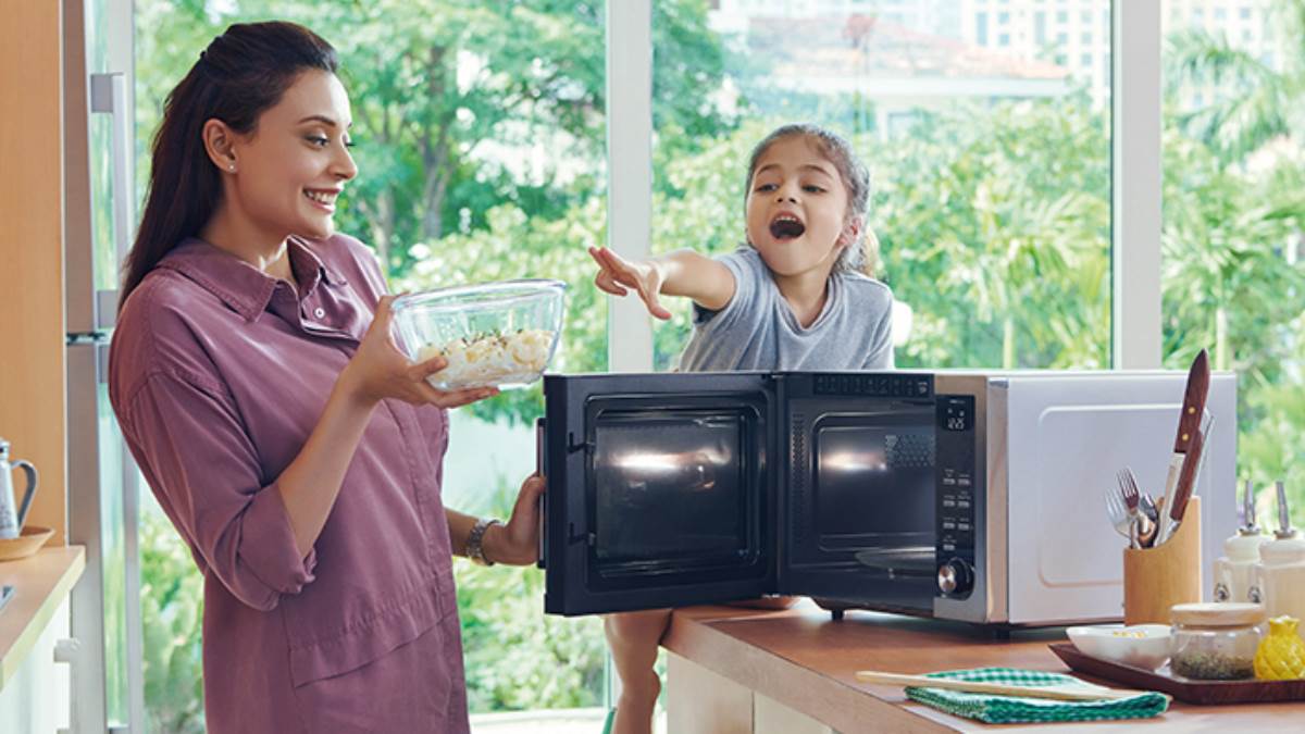 इस दिवाली घर वालों को खिलाएं स्वादिष्ट पकवान इन कन्वेक्शन Microwave Oven में बनाकर! कीमत है 15 हज़ार से भी कम