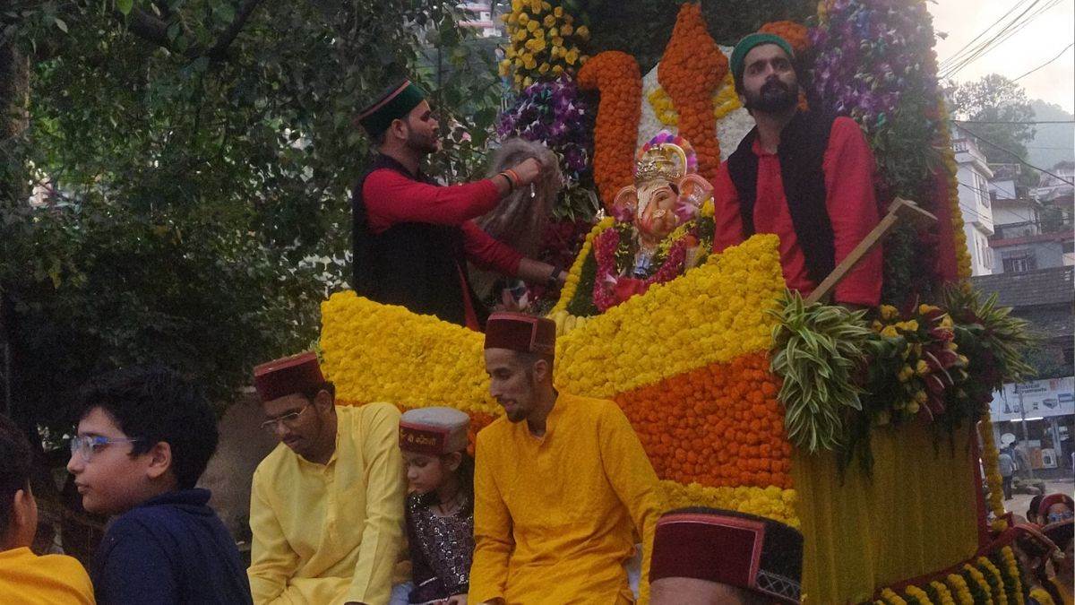 https://www.jagranimages.com/images/newimg/16092024/16_09_2024-ganesh_pooja_23798137.jpg
