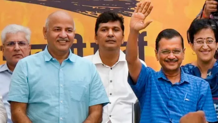 दिल्ली सीएम के आवास पर पीएसी की बैठक के लिए कई नेता मौजूद।