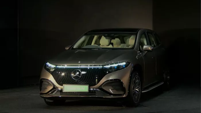 Mercedes Benz EQS 580 SUV को किस कीमत पर लॉन्च किया गया है। आइए जानते हैं।