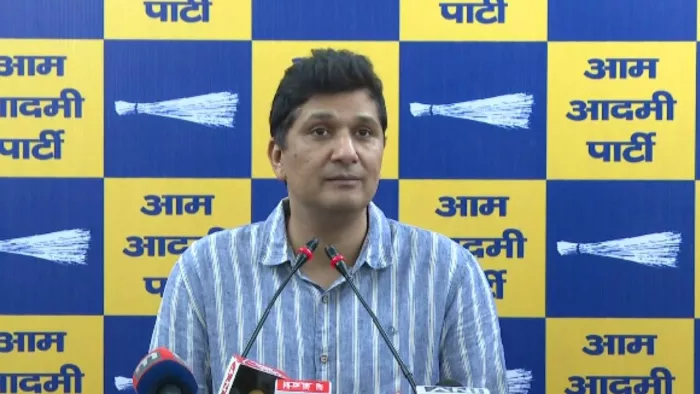 आप नेता सौरभ भारद्वाज ने प्रेस वार्ता की।