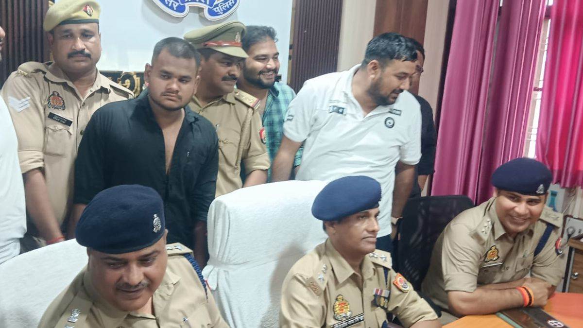 https://www.jagranimages.com/images/newimg/16092025/16_09_2025-hathras_hdfc_bank_scam_24048917.jpg