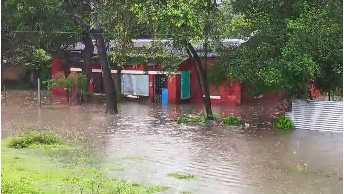 https://www.jagranimages.com/images/newimg/16092025/16_09_2025-jharkhand_flood_24048436.jpg