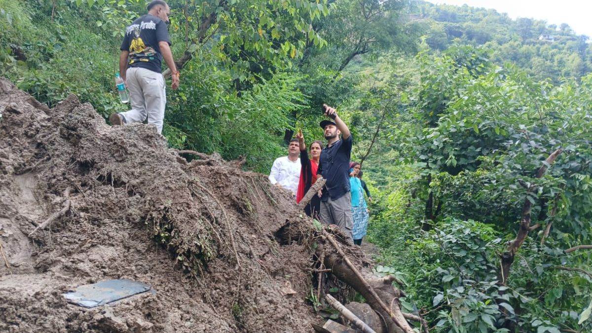 https://www.jagranimages.com/images/newimg/16092025/16_09_2025-mandi_nihari_landslide_24048833.jpg