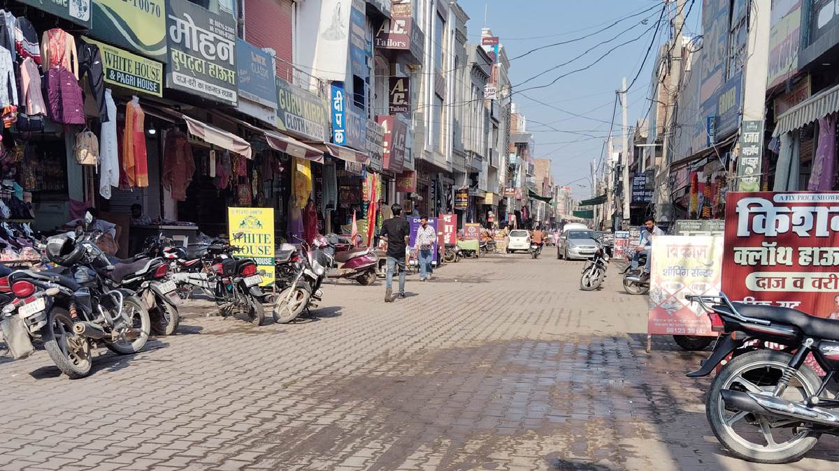 https://www.jagranimages.com/images/newimg/16092025/16_09_2025-market_24049048.jpg
