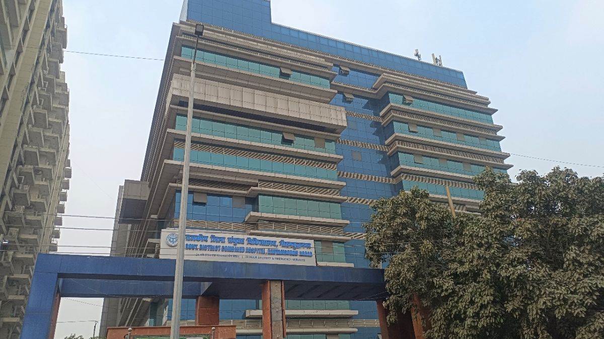 https://www.jagranimages.com/images/newimg/16092025/16_09_2025-noida_district_hospital_24048646.jpg