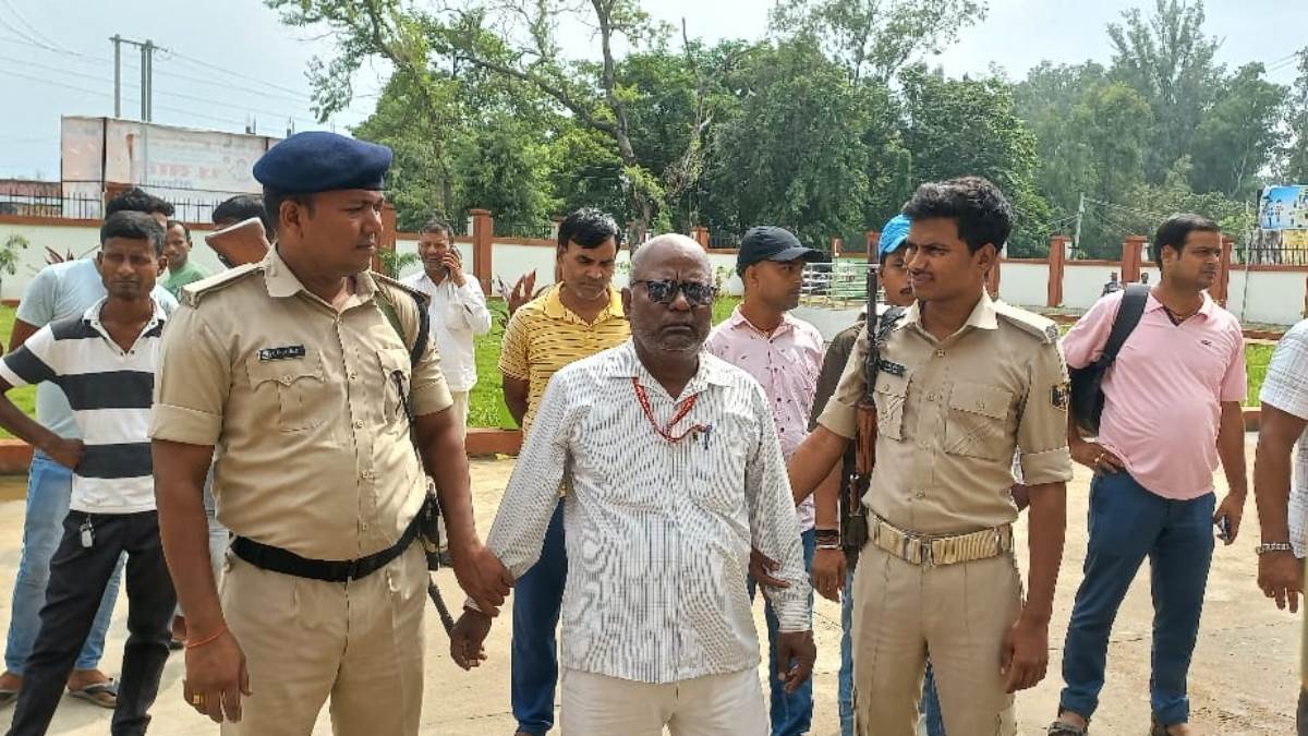 https://www.jagranimages.com/images/newimg/16092025/16_09_2025-rohtas_bribe_case_24049111.jpg