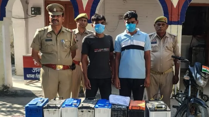 हाईवे पर खड़े वाहनों से बैटरी चोरी करने का भंडाफोड़, दो गिरफ्तार