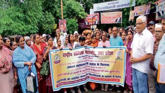 शिक्षकों ने समस्याओं का समाधान न होने पर आंदोलन जारी रखने की चेतावनी दी।