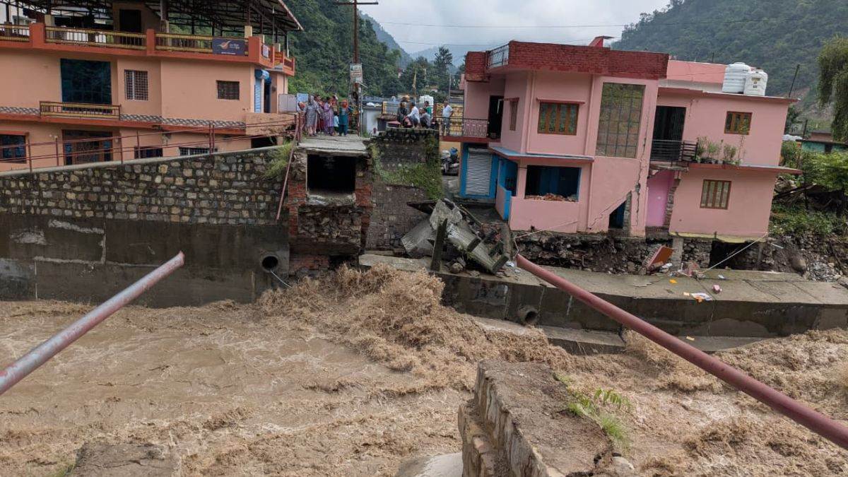 https://www.jagranimages.com/images/newimg/16092025/16_09_2025-uttarakhand_badal_fata_24049442.jpg