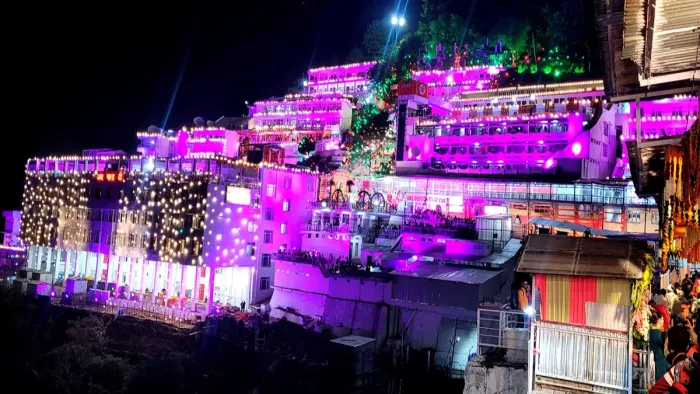 नवरात्र में संभावना है कि माता वैष्णो देवी की यात्रा शुरू हो जाए (फाइल फोटो)