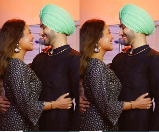 neha kakkars wedding details : जानिए कैसा दिखता है नेहा कक्कड़ और रोहन प्रीत सिंह के शादी का कार्ड 1 neha kakkars wedding details
