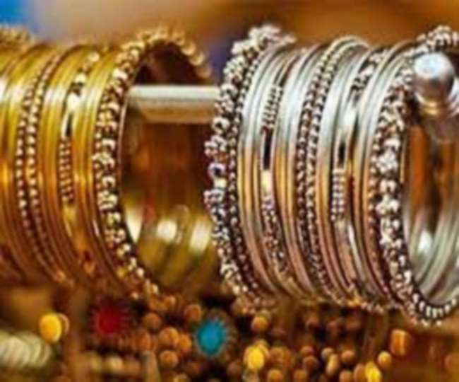 त्‍योहारी सीजन में सोने का रेट बढ़ रहा है। सराफा कारोबारियों को धनतेरस, दीपावली पर कीमत बढ़ने की उम्‍मीद है।