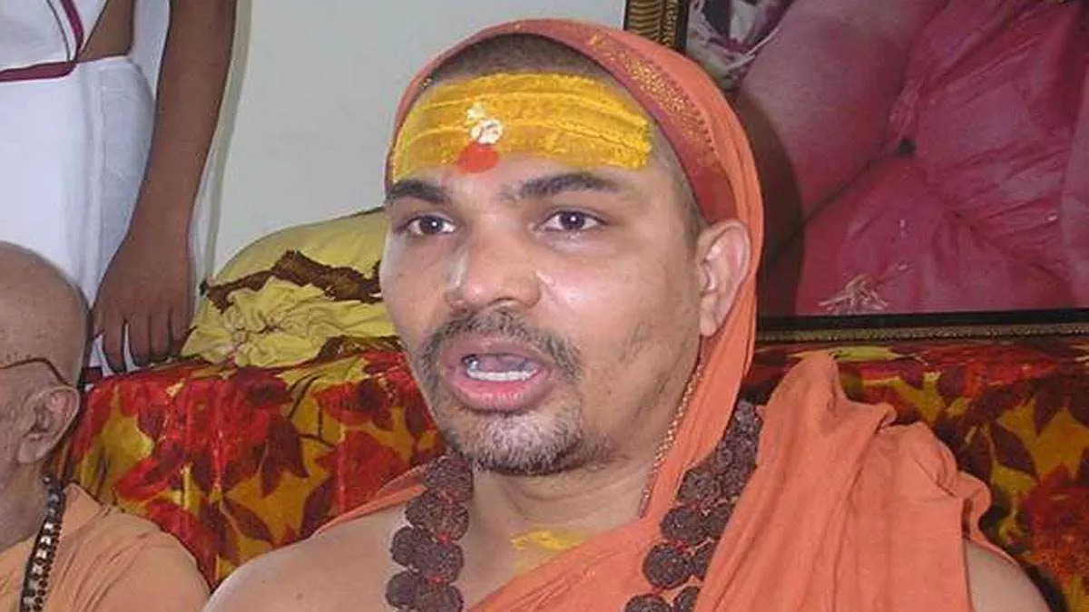 अखाड़ा परिषद का अभिनंदन समारोह का बहिष्कार, पट्टाभिषेक पर रोक के बाद अविमुक्तेश्वरानंद पहुंचे केदारनाथ - Swami Avimukteshwaranand Saraswati Abhishek As ...