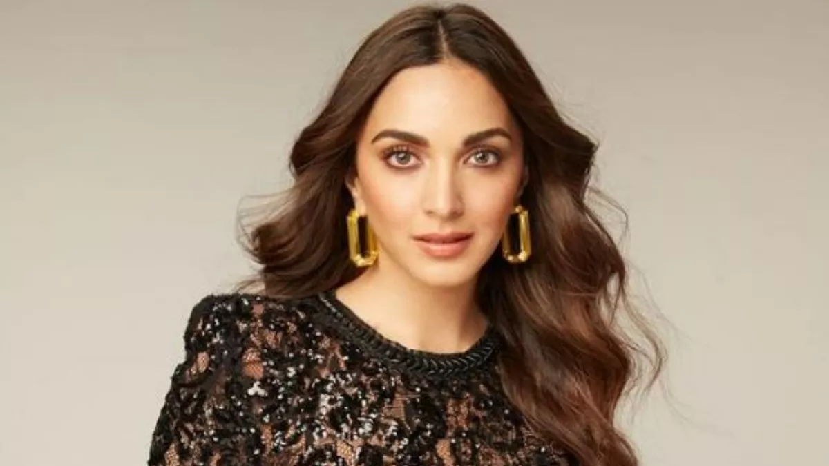 Kiara Advani Photos: शादी की अफवाहों के बीच कियारा की खूबसूरत तस्वीरें हुईं  वायरल, फैंस बोले- 'नजर न लग जाए' - Kiara Advani Photos Kiara beautiful  pictures goes viral Amidst rumors of