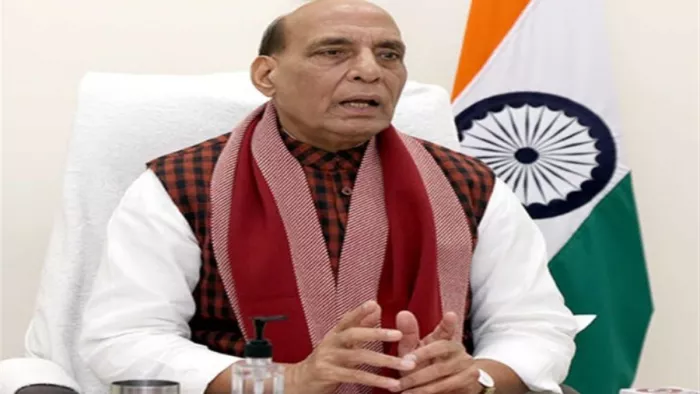 रक्षा मंत्री राजनाथ सिंह ने रविवार को परोक्ष रूप से चीन और पाक पर निशाना साधा...