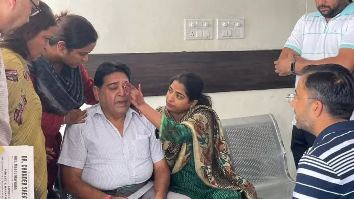 पूर्व कैबिनेट मंत्री सुंदर शाम अरोड़ा मोहाली कोर्ट मेंं पेश किए जाने के दौरान रो पड़े। (जागरण)