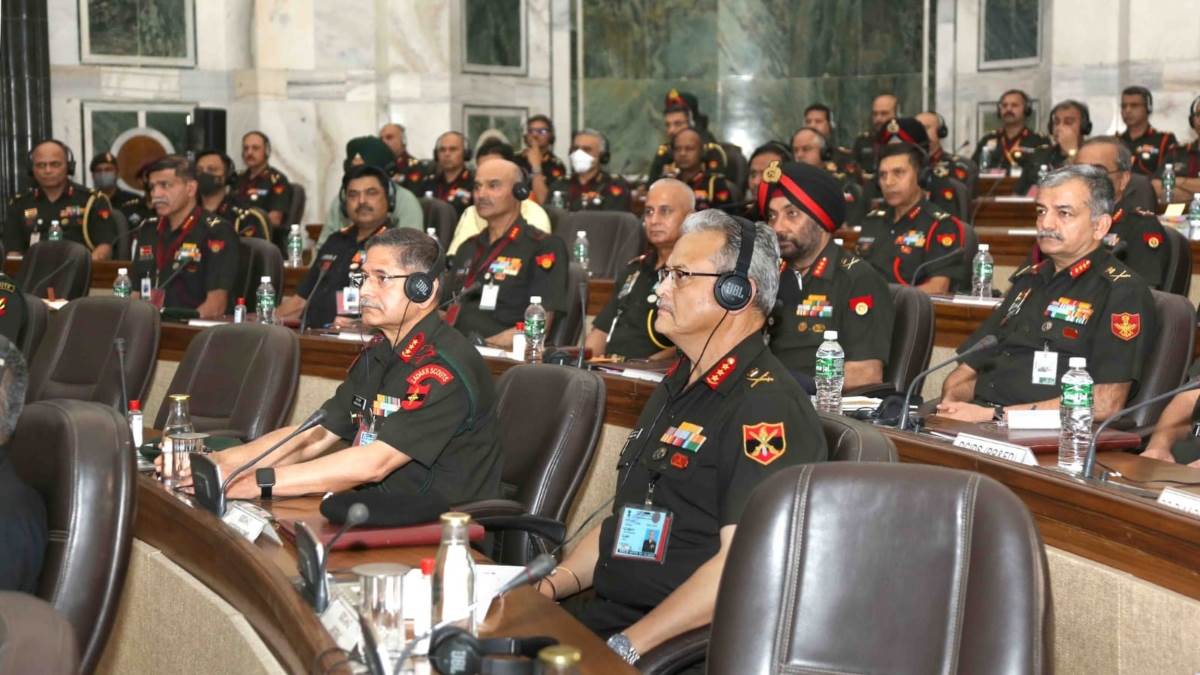 https://www.jagranimages.com/images/newimg/16102023/16_10_2023-air_force_2_23557651_174546977.jpg