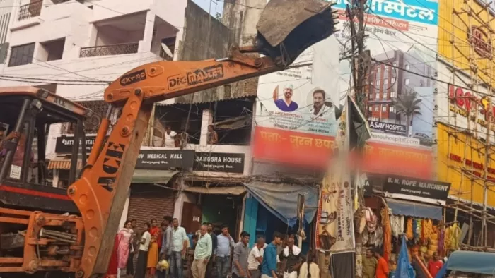 बिहार में चला नगर निगम का बुलडोजर, अतिक्रमण के विरुद्ध अभियान; सामान जब्त कर लगाया जुर्माना