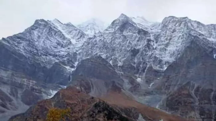 धौलाधार में बर्फबारी तो मैदानी इलाकों में बारिश (फाइल फोटो)