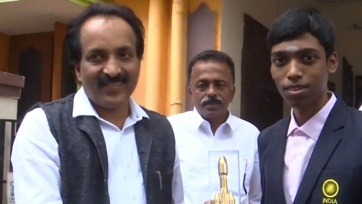 https://www.jagranimages.com/images/newimg/16102023/16_10_2023-isro_chief_chess_champ_23557371.jpg