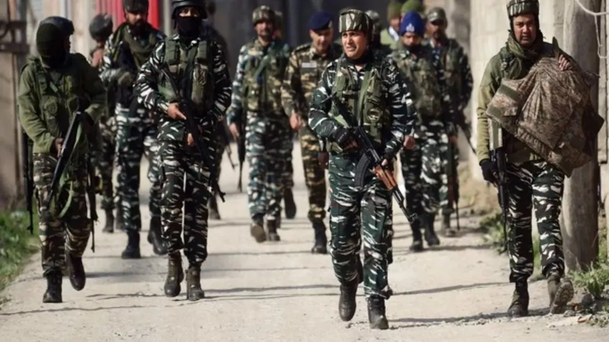 लश्कर-ए-तैयबा आतंकियों के खुलासे के बाद सुरक्षा एजेंसियां सतर्क, पाकिस्तान से कश्मीर लाए हथियारों की तलाश