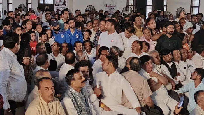 सीएम मनोहर लाल के जनसंवाद कार्यक्रम में अपनी मांग रखते जूडो के खिलाड़ी।