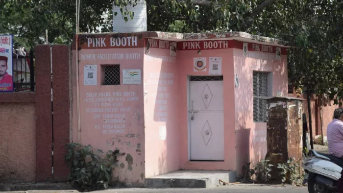 Delhi: महिलाओं की सुरक्षा के लिए खोले गए पिंक बूथ का डेढ़ साल में हाल-बेहाल।