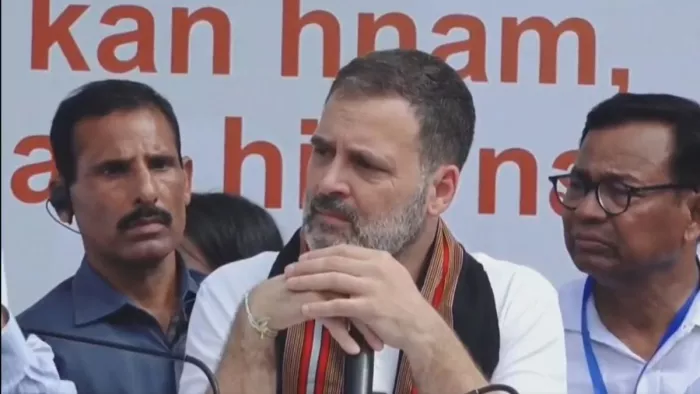 मिजोरम की राजधानी आइजोल में प्रेस वार्ता करते हुए राहुल गांधी। फोटोः @INCIndia
