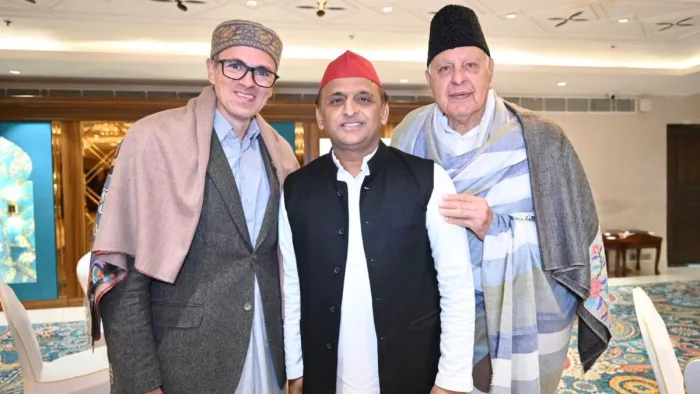सपा प्रमुख अखिलेश यादव ने यह तस्वीर एक्स पर शेयर की है।