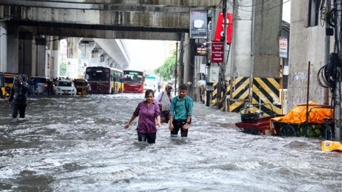 https://www.jagranimages.com/images/newimg/16102024/16_10_2024-chennai_rain_23816489.jpg