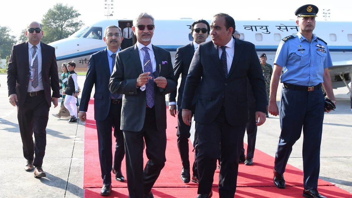 s jaishankar in pakistan jaishankar confidence walk and black sunglass shehbaz sharif sco summit2024