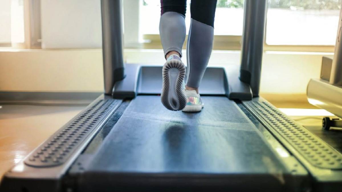 Best Treadmills For Home: इन फोल्डेबल ट्रैडमिल्स को घर लाकर जिम को करें बाय-बाय