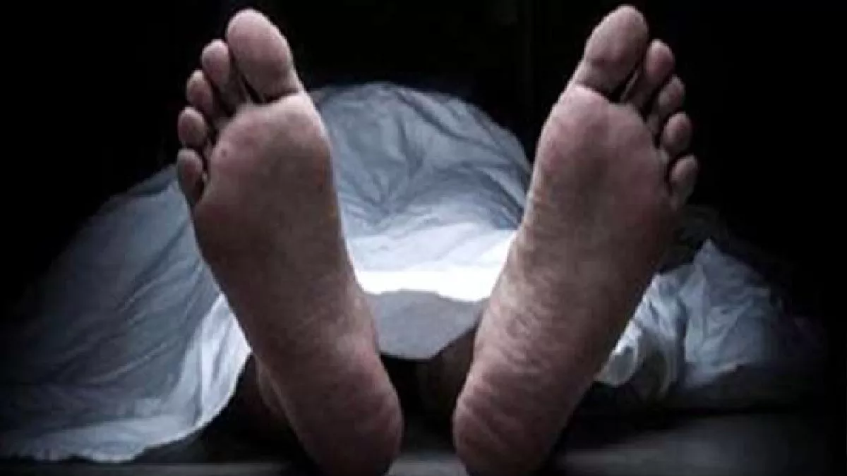 Bareilly News: मुखबिरी के शक में युवक की गला घोंटकर हत्या, अर्धनग्‍न अवस्था  में गेहूं के खेत में मिला शव - Young man strangled to death on suspicion of  being an informer