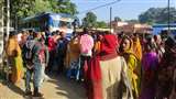 Jharkhand, Lohardaga News: युवक की गोली मारकर हत्या के विरोध में ग्रामीणों ने किया सड़क जाम।