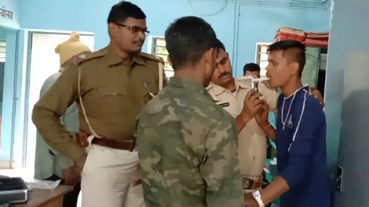 कौन है यहां का थानेदार.. बुलाओ मेरे पास, यह किनकी गाड़ी है, एक बाइक मेरे घर  पर भेजो, खगडि़या से आया गजब मामला - Who is Inspector, whose Motorcycle is  this? send