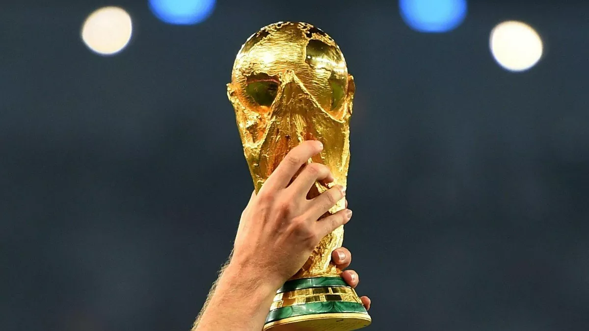 FIFA WC 2022: सैंटियागों की लड़ाई से लेकर सुआरेज का दांत काटने तक, पढ़ें फीफा वर्ल्ड कप के बड़े विवाद