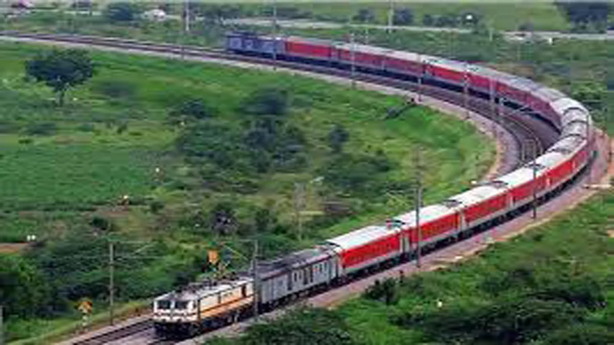 Railway News: कोहरा को देखते हुए एक दर्जन ट्रेन रद करने का निर्णय