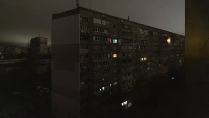 Russia Ukraine War: रूस ने यूक्रेन के कई शहरों पर दागी मिसाइलें (फोटो एपी)