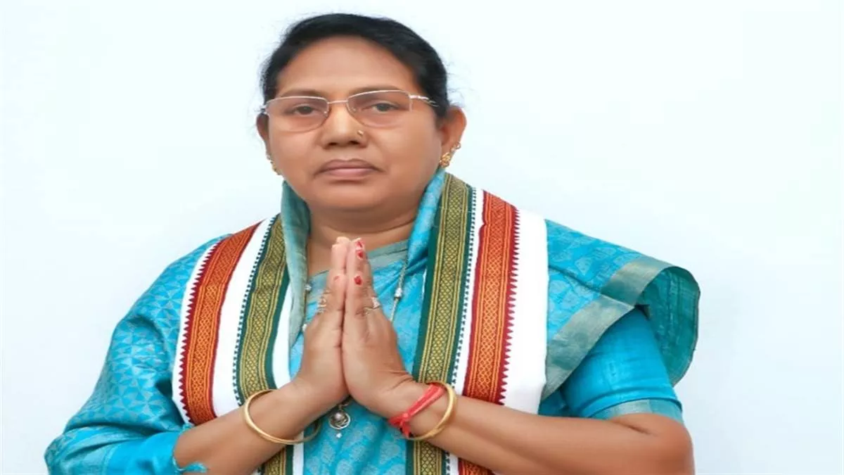 Bhanupratappur Bypoll: कांग्रेस ने सावित्री मंडावी को मैदान में उतारा, पति को हराने वाले भाजपा नेता से मुकाबला - Bhanupratappur Bypoll Congress fielded Savitri Mandavi