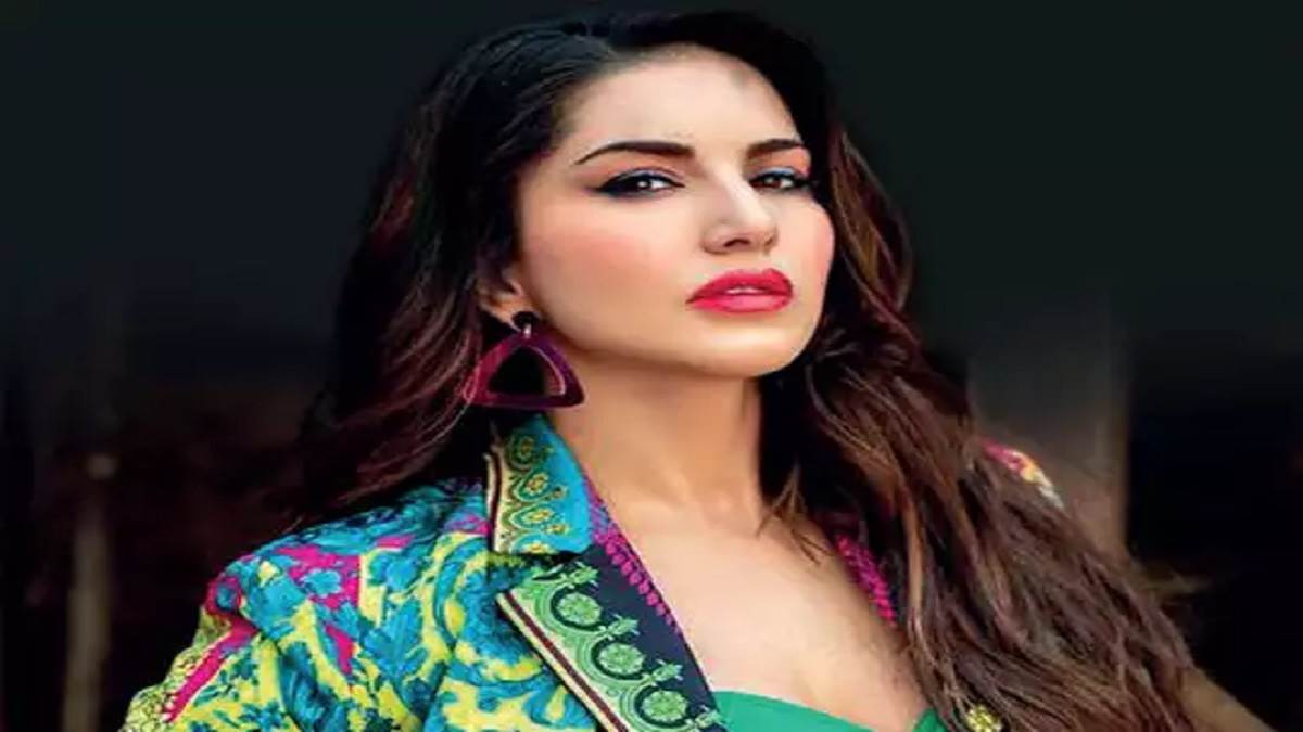https://www.jagranimages.com/images/newimg/16112022/16_11_2022-sunney_leone_23207464.jpg