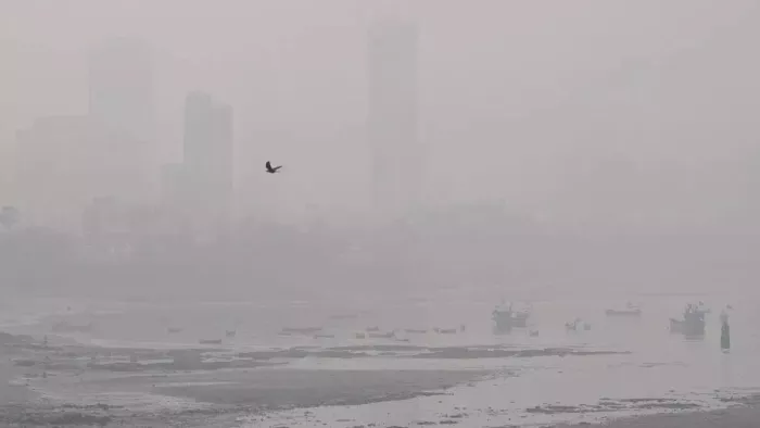एक्यूआई फिर से 300 के हुआ पार।