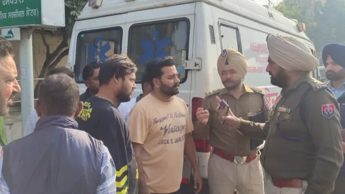 रंजीत एवेन्यू में कैब ड्राइवर पर चलाई गोलियां