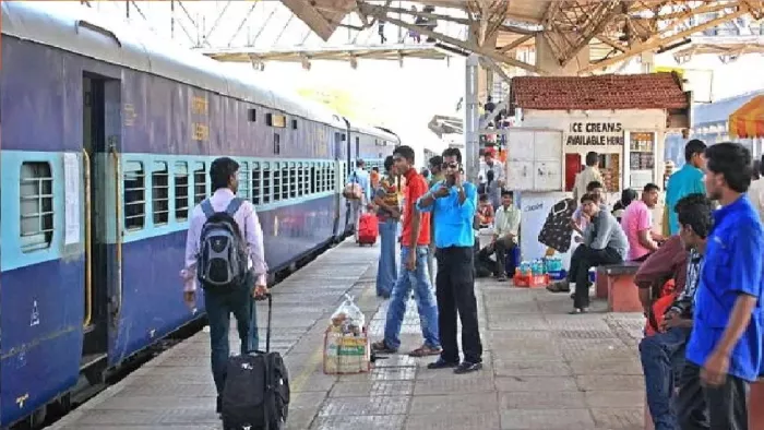22 से बदले मार्ग से चलेगी दून एक्सप्रेस