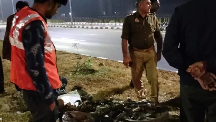 हादसे के बाद मौके पर पहुंची फिरोजाबाद पुलिस।