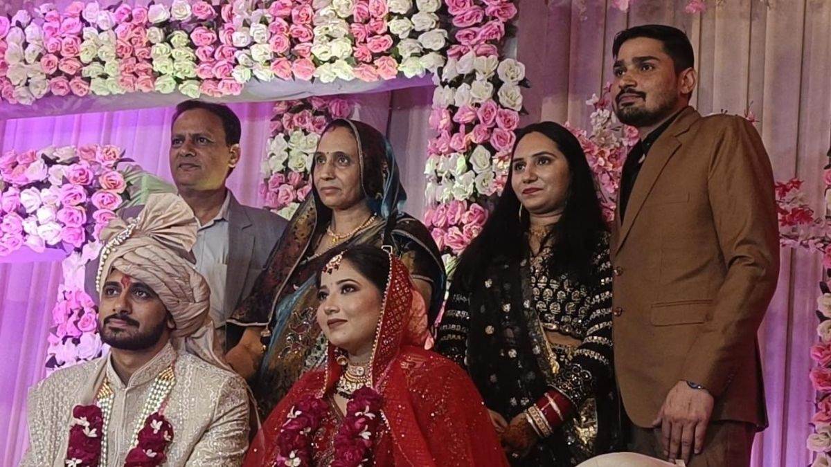 https://www.jagranimages.com/images/newimg/16112024/16_11_2024-_live-8_1_23832088.jpg